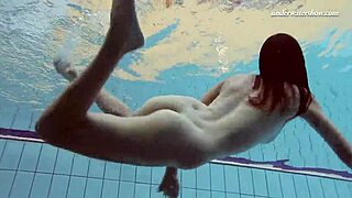 Hungarian beauty Sima captivates in underwater pool display