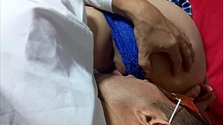 te dare lo que me pides, hermanastra, una mamada en tus tetas