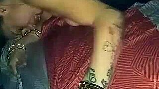 Jede li dušu iz moje pičke dok Teddy Bizzy lupa u grupnjaku?