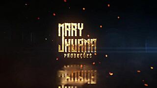 Gozei escondida no chão do banheiro com Mary Jhuana