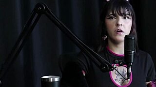 Depois Que Iniciou No Pornô Escolheu Seu Nome Artístico Não Sentiu Dificuldade E Nunca Teve Relação Boa Com O Pai - Yummi Paradise Sheer Red