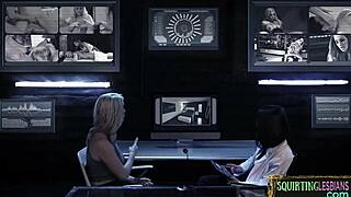 why is this flexible milf making those babes squirt with pussylicking?