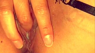 amateur in lingerie reaches homemade orgasm