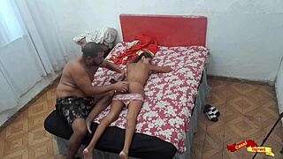 Dedilhando o cuzinho da minha enteada, so tight! 😈