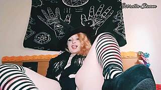 i'm a witch masturbating with my long nails, it's so kinky