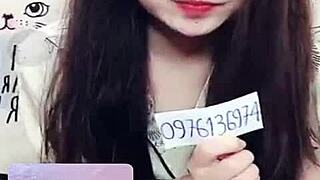 Jin Xinh Bunny performs live show with full face while chatting