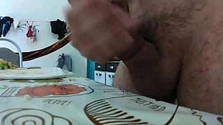 Rola Linda Manau in Gay Scene