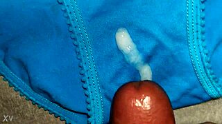 Me vine en los panties azules usados de mi amiga