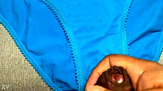 Me vine en los panties azules usados de mi amiga