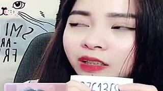 Jin Xinh Bunny performs live show with full face while chatting