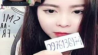 Jin Xinh Bunny performs live show with full face while chatting