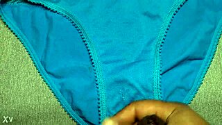 Me vine en los panties azules usados de mi amiga