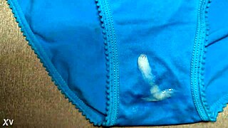 Me vine en los panties azules usados de mi amiga