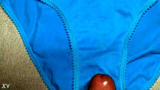 Me vine en los panties azules usados de mi amiga