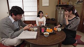 Wow, Umi Yatsugake, Maid Setan Erotis, Goda Sepupu ke Seks Mentah!