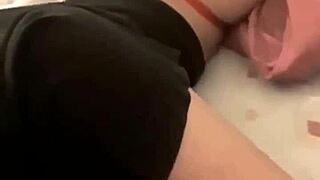 What’s hiding behind that big ass on this pendeja?