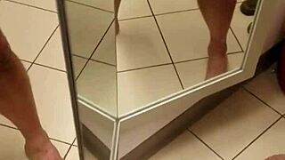 hey dude, jerk off with me in this mall dressing room