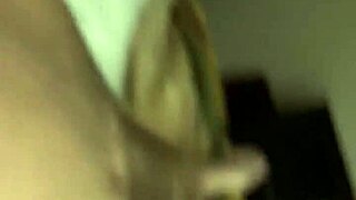 Amateurs performing blowjobs in a hotel room 😘