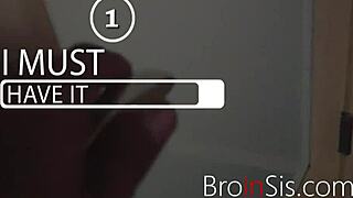 Алис Марч се сблъсква с яростната опсесия на стефбрата си