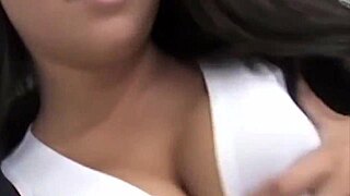 教室で脱ぐ女子大生、先生のチンポに跨がって腰振りまくる！