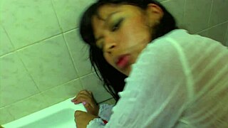 Wet chubby Thai Nikita Sweet drilled in bath