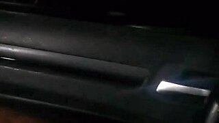 stripperiță rămîne fără benzină și se fut de stranger