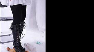 Boot Foodcrush: Crushing Food with Shoes in Detail