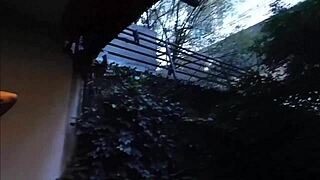 Смелая соседка ловит меня дрочащим на её балконе от Weedhotsama