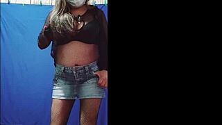 Sexy stepdaughter shakes tight vagina in sexy lingerie for stepfather