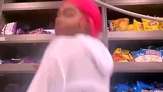 have you seen keisha minaj twerking her big ass in the deli