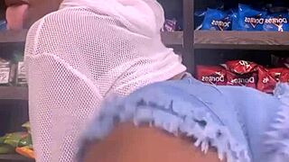 have you seen keisha minaj twerking her big ass in the deli