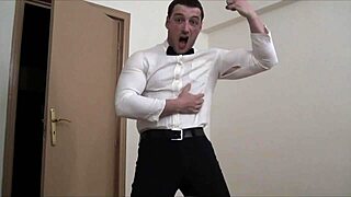 Muscular Bodybuilder Waiter Masturbates