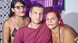 Amateurs engage in anal and tongue play on live dia 09