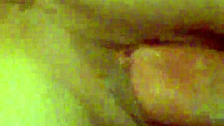 Tocmai văzut tipul ăsta umplându-i pizda udă soției cu spermă pentru creampie murdar