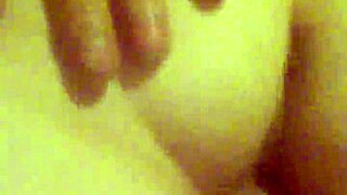 Tocmai văzut tipul ăsta umplându-i pizda udă soției cu spermă pentru creampie murdar