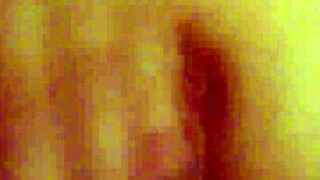 Tocmai văzut tipul ăsta umplându-i pizda udă soției cu spermă pentru creampie murdar