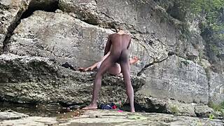 BigDaddyKJ interracial-par blir kåta på offentlig vandring