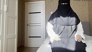 Arab milf with big ass gives jerk off instructions while massaging and orgasming 😍