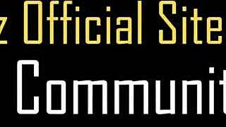 妮基·本兹用大假屌舔薇琪·维茨熟屄