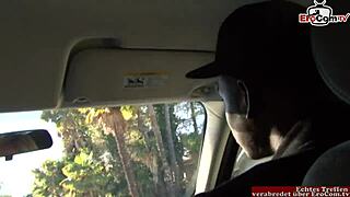 ستود أسود يثقب بلوند ميلف في جوارب نايلون!