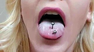 Hot Blonde Milf Twerks Her Big Ass in Sexy Lingerie Before Anal