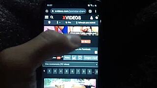 Gata Geme Com Pau No Cu