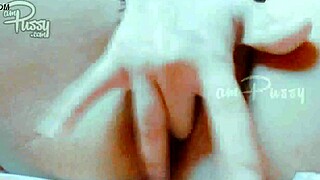Closeup amateur pussy fingering & rubbing