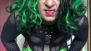 Sissy Swallows Cumshot From Handjob In Homemade Scene