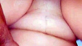 ให้เพื่อนบ้านแอนแนลขณะแม่หลับ