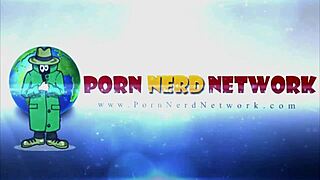 Princess from Asia masturbates with handjob 😍