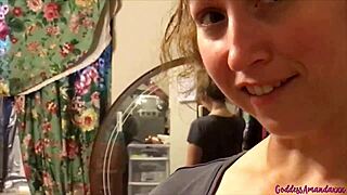 i folow goddess amandas foot fetish instrucshuns with her cute toes