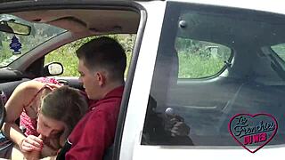 sally, jeune blonde de 18ans, timide mais coquine, wanna see her outdoor fun?