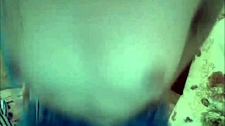 Does Linh Xinh Tease Her Pink Pussy On Webcam?