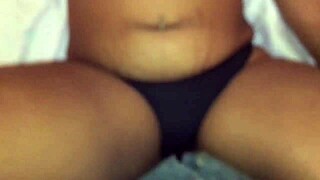 tirei a calcinha e dei gostoso para o novinho ao ar livre